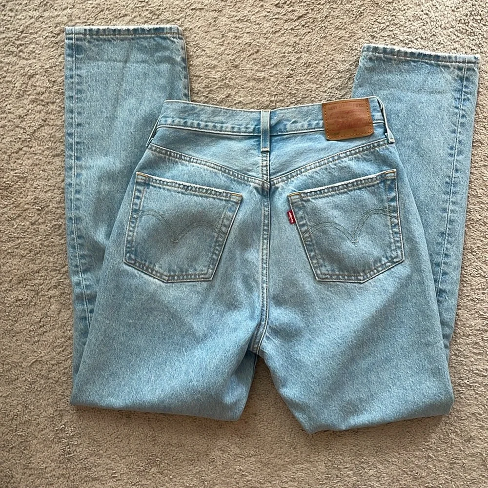 Levis - Picture 3 of 3